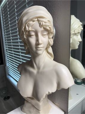 TC Cream Classical Female Bust Accent Sculpture